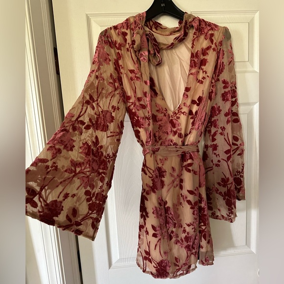 Vici Calgary Floral Tie Dress - Picture 9 of 9